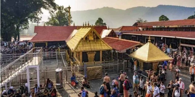 Sanwariya Seth Temple entrance with devotees – Darshan timings & details