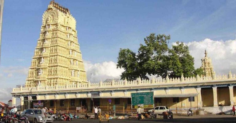 “Chamundeshwari Temple Mysore darshan timings and visitor information.”