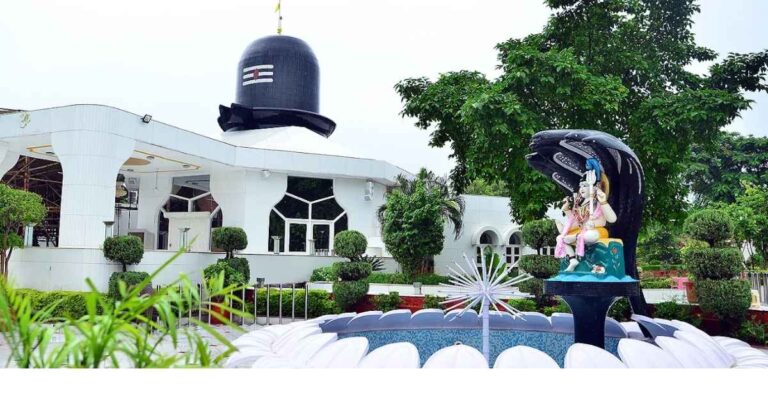 Bade Mandir Guruji Ka Ashram Delhi temple timings and darshan