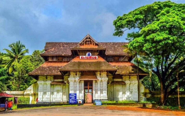 vadakkunnathan-temple-darshan-and-vazhipadu-seva